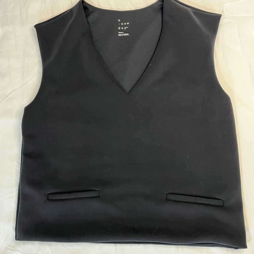 A New Day Classic Black V-Neck Vest Sleeveless Top Women’s Small